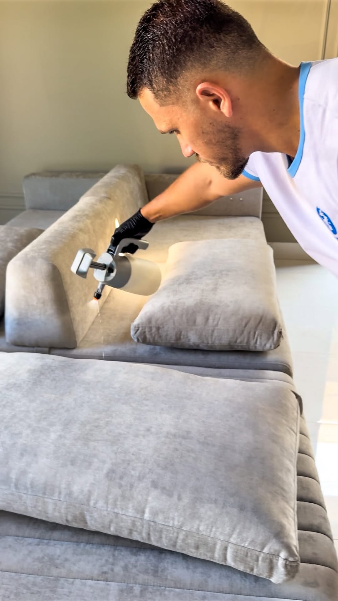 Cansado de acidentes no sofá? Vem impermeabilizar com a gente! 🌎💧